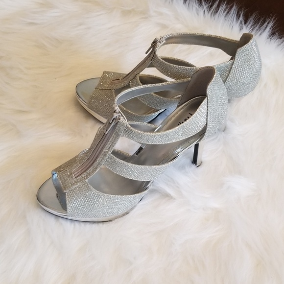 Silver stilettos - Picture 4 of 5